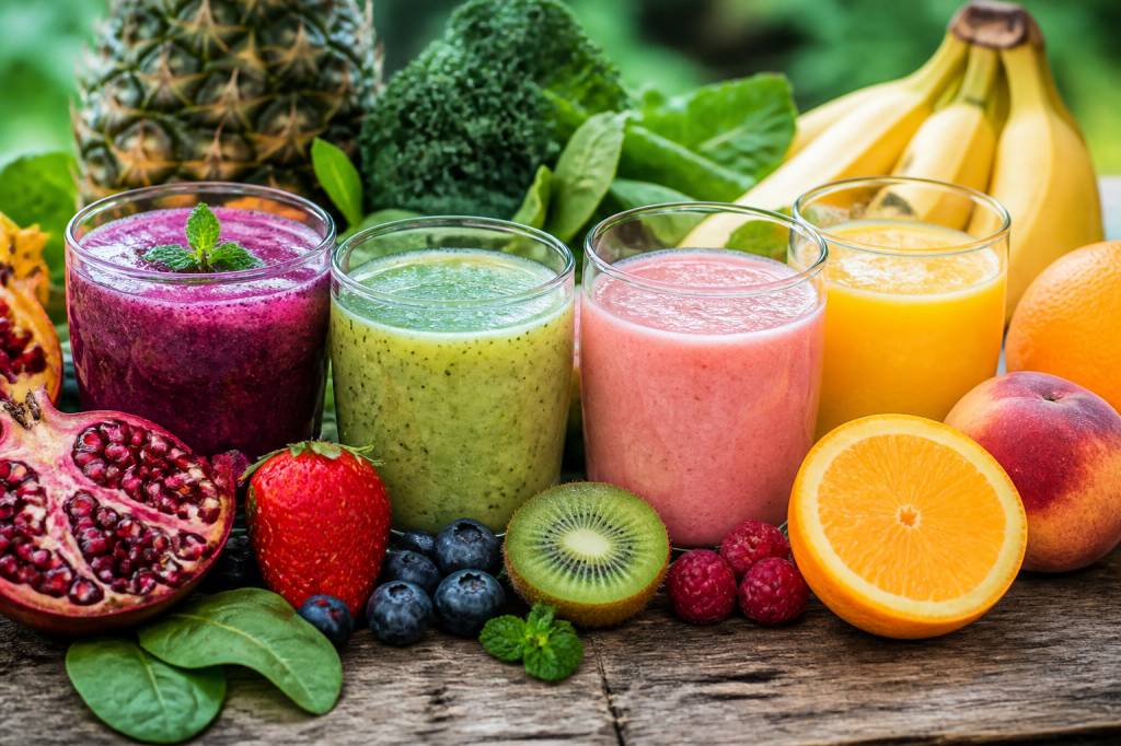 Les smoothies de saison : comment composer des recettes crues équilibrées et riches en nutriments toute l’année